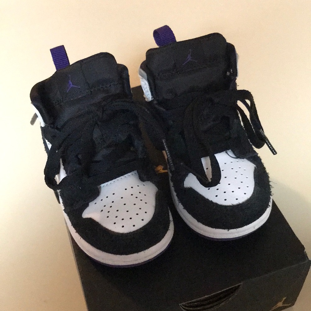 Brand NEW ! Jordan 1 Mid toddler shoes
